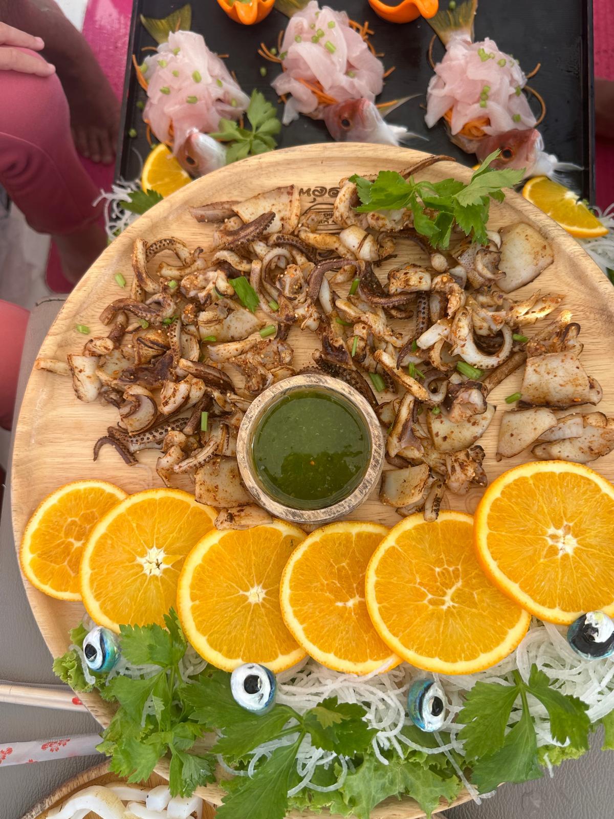 Feinstes Sashimi und Meeresfrüchte an Bord